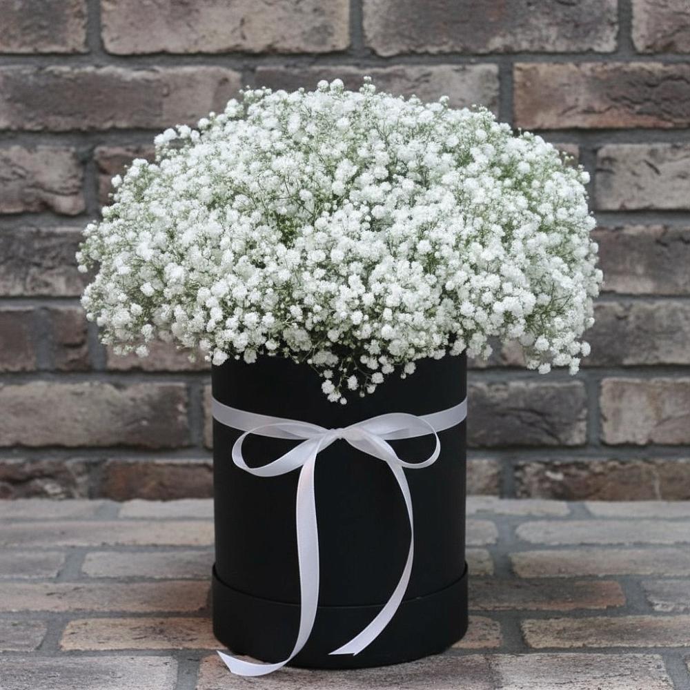 Цветочная композиция из Гипсофила в шляпной коробке в Запрудне