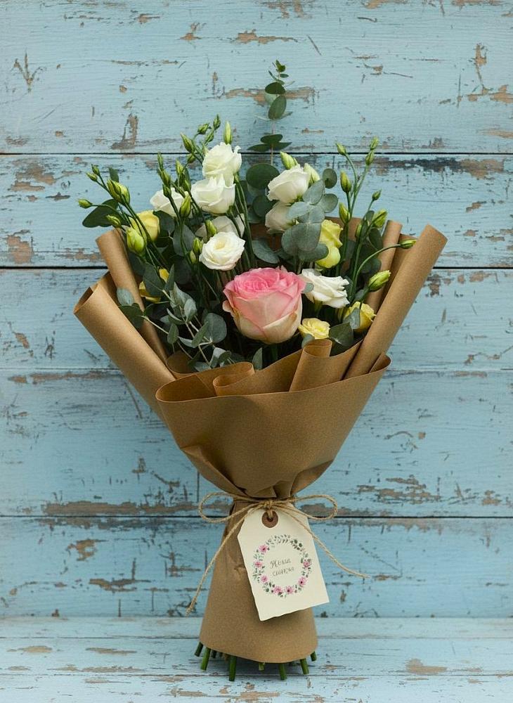 Букет цветов из: Розы и Лизиантусы в Запрудне