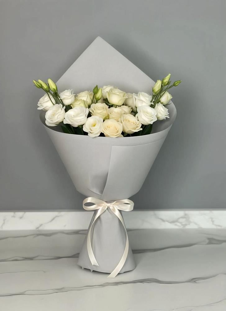 Букет цветов из: Розы и Лизиантусы в Запрудне