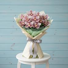 Букет цветов из:  Орхидеи и Розы в Запрудне