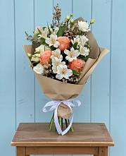 Букет цветов из:  Альстромерии, Лизиантусы, Розы и Хризантемы #REPLACE_PRED# Запрудне