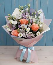 Букет цветов из:  Лизиантусы, Розы, Альстромерии и Гипсофила в Запрудне