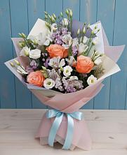 Букет цветов из:  Лизиантусы, Розы, Альстромерии и Гипсофила в Запрудне