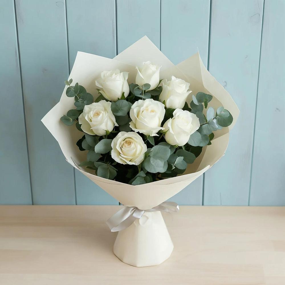 Букет Белые розы в Эвкалипте в Запрудне