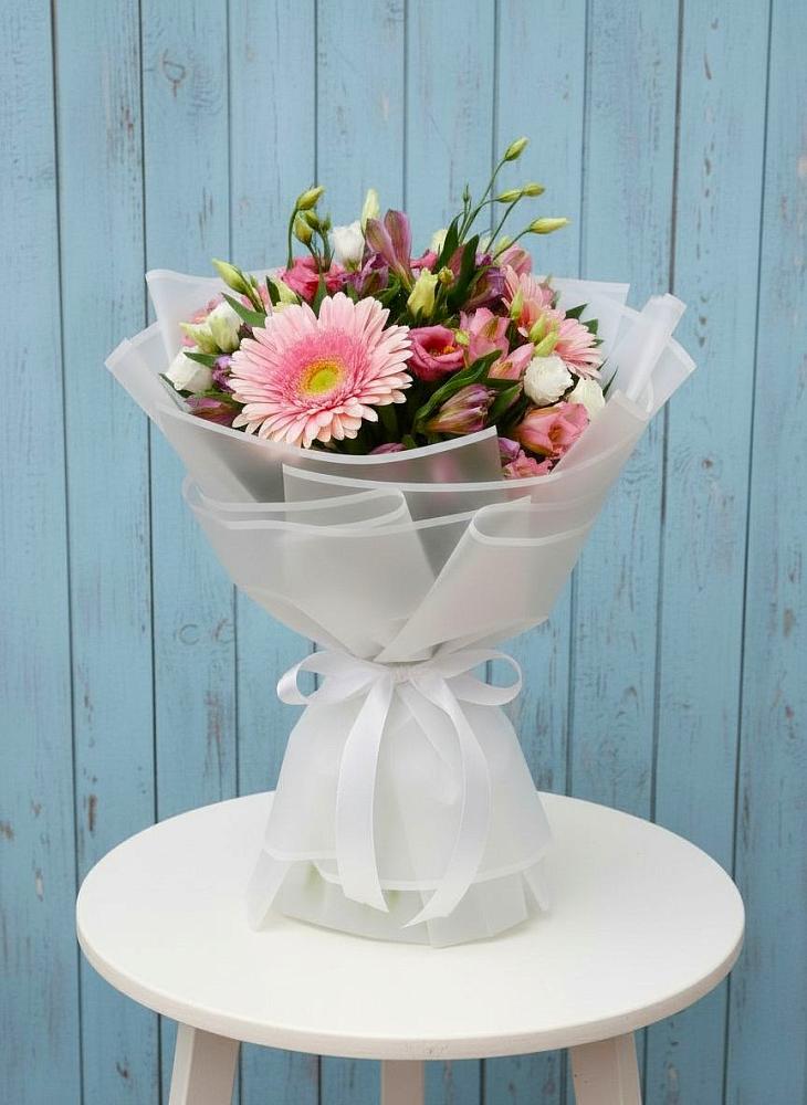 Букет цветов из: Герберы, Альстромерии и Лизиантусы в Запрудне