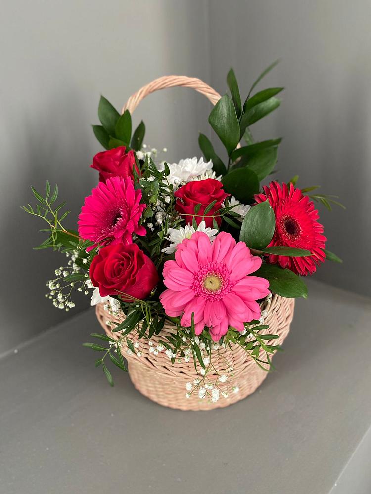 Цветочная композиция из Розы, Хризантемы и Герберы в корзине в Запрудне