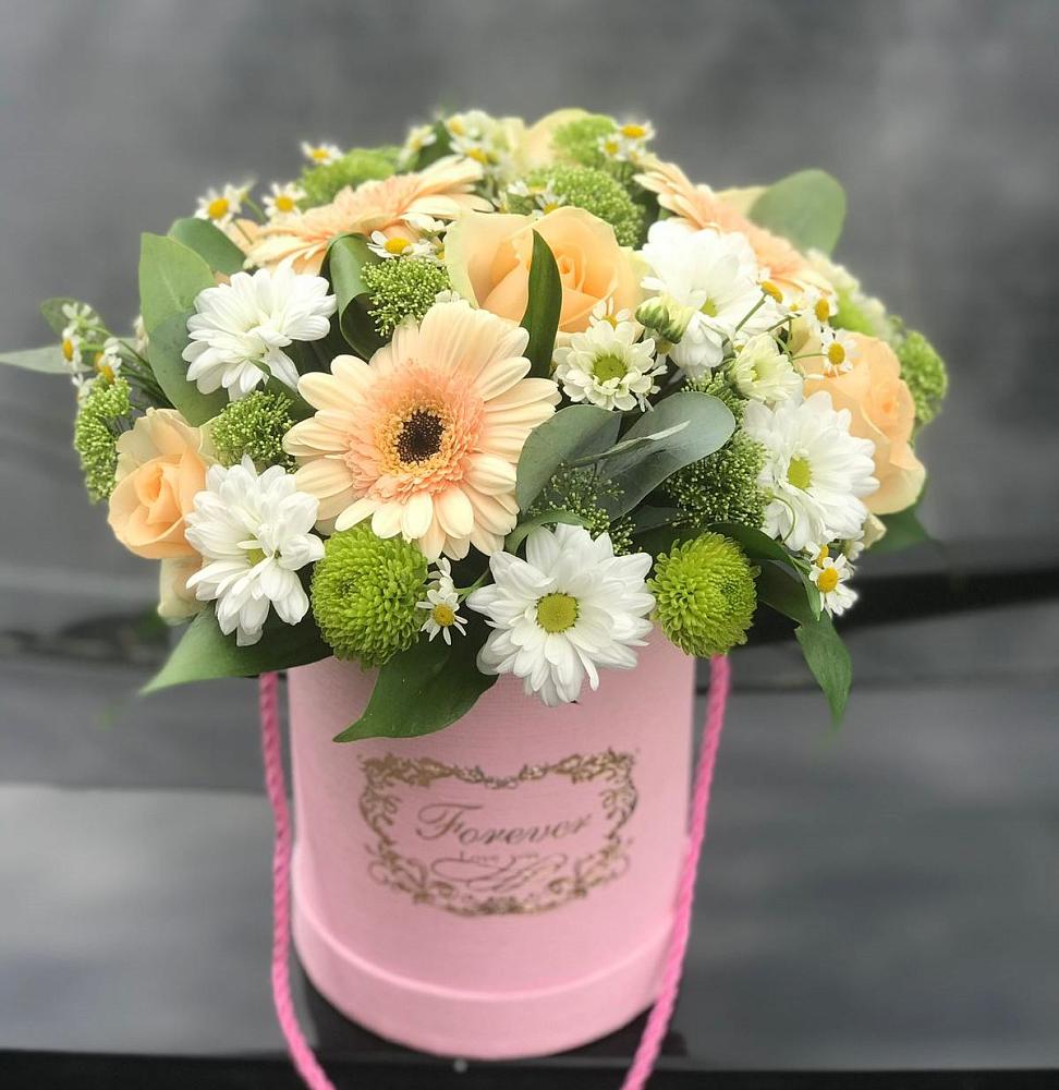 Цветочная композиция из Розы, Герберы и Хризантемы в шляпной коробке в Запрудне