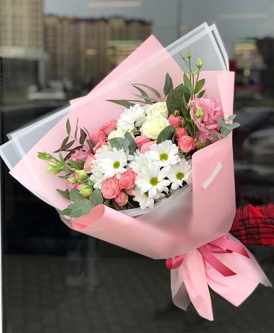 Букет цветов из: Розы, Лизиантусы и Хризантемы в Запрудне
