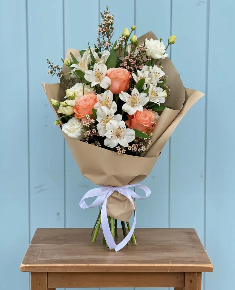 Букет цветов из: Альстромерии, Лизиантусы, Розы и Хризантемы в Запрудне